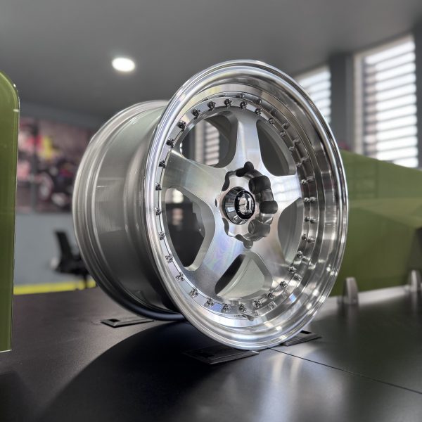 Rines r15x8 4x100 4x114.3 580 R1 Silver Machine Rivet - Imagen 4