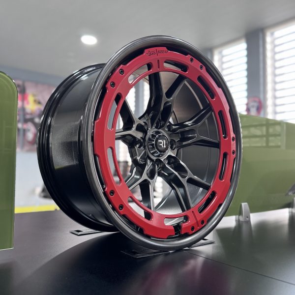 Rines r17x8.5 4x100 4x114.3 QC1840A R1 Hyper Black Matte Red Ring - Imagen 4