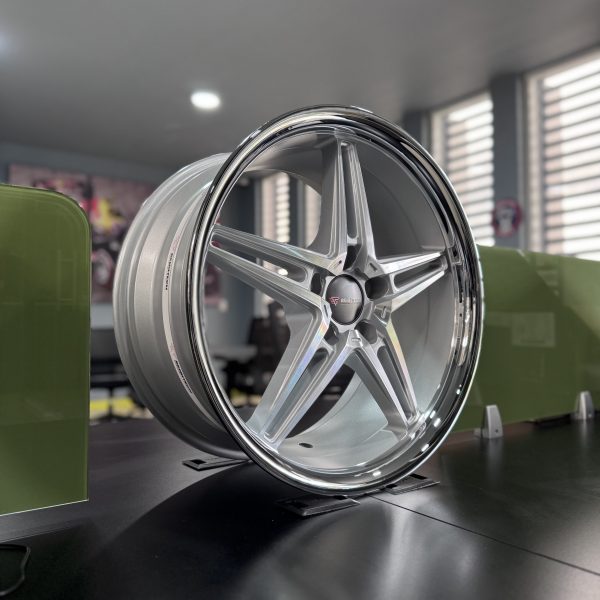 Rines r18x8.5/9.5 5x112 5x114.3 RT5599 Renntech Machine Silver Progresivos - Imagen 4