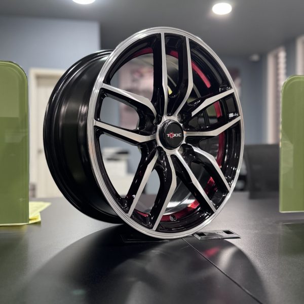 Rines r15x6.5 4×100 R-D307 Black Machine Face Red Line - Imagen 4