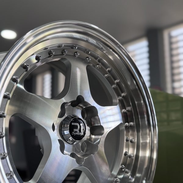 Rines r15x8 4x100 4x114.3 580 R1 Silver Machine Rivet - Imagen 5