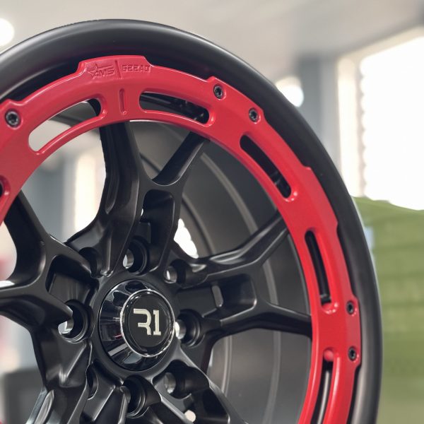 Rines r15x7/8 4x100 4x114.3 1840A R1 Mate Black Ring Red Progresivos - Imagen 5