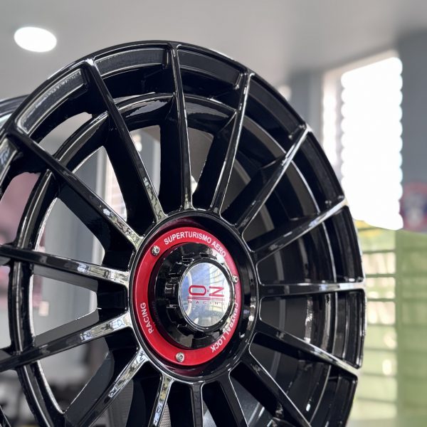 Rines r17x7.5 5x112 5x114.3 AERO Gloss Black - Imagen 5