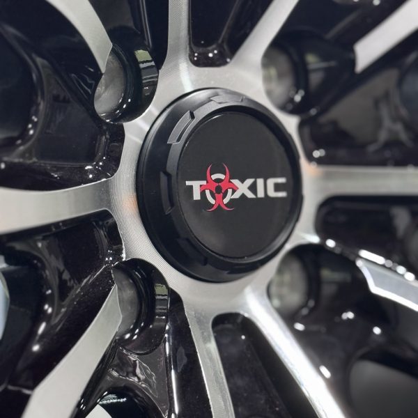 Rines r15x6.5 4×100 R-D307 Black Machine Face Red Line - Imagen 5